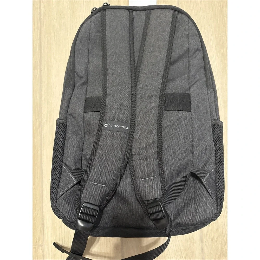 NEW Victorinox Journey Crossing 16